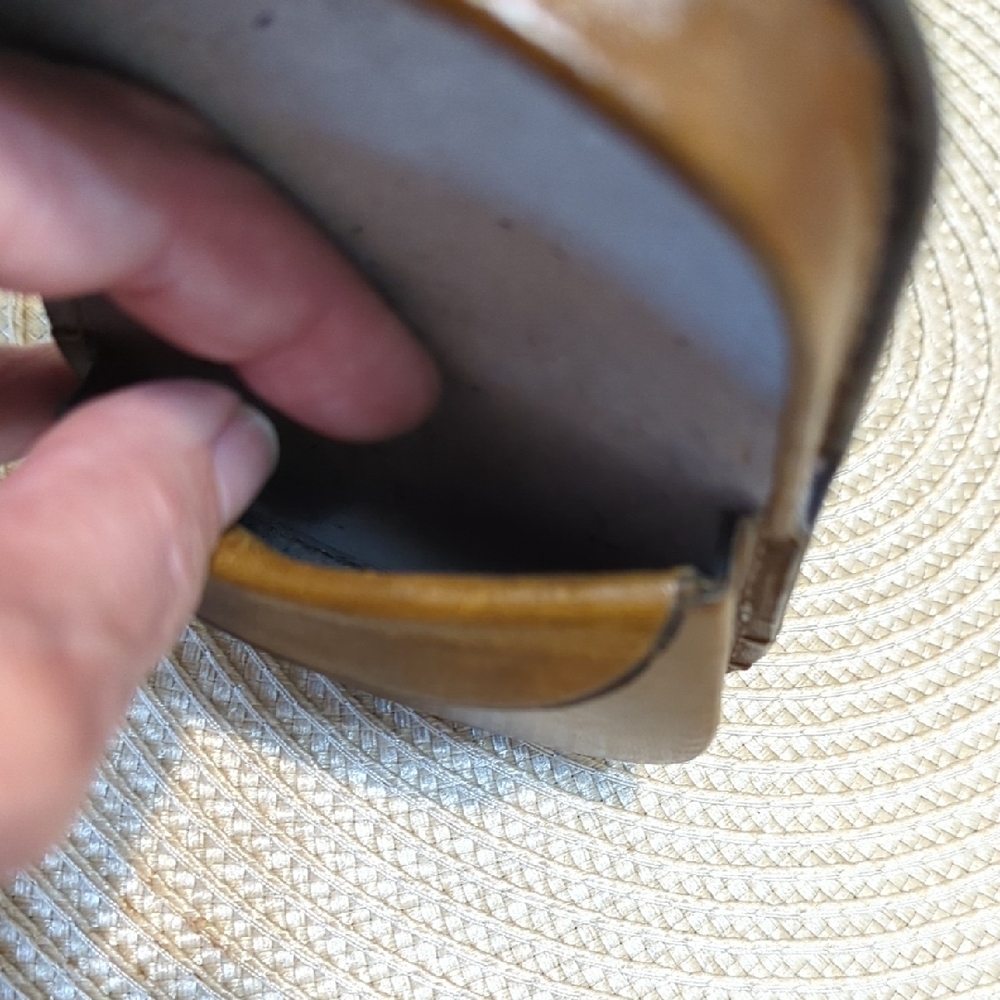 Embossed Leather Coin Pouch - Picture 5 of 7